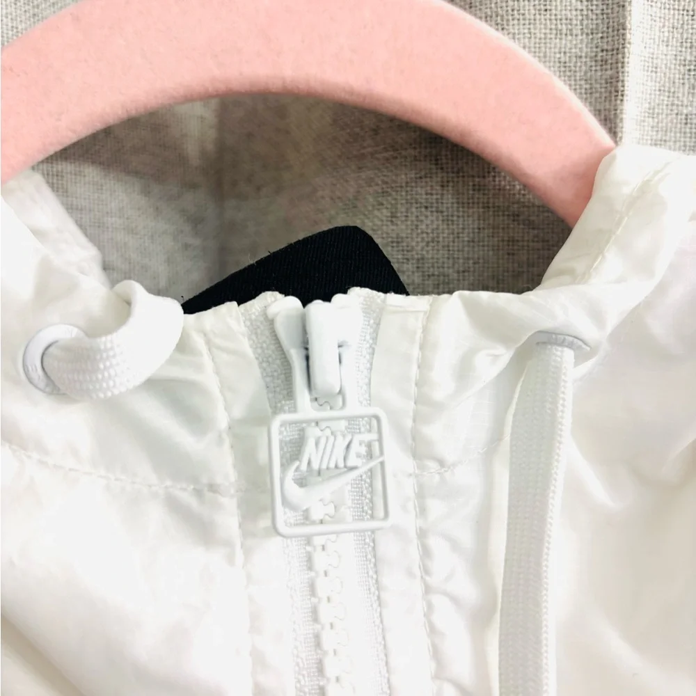 Nike Women's Utility Jacket in White - Picture 5 of 8